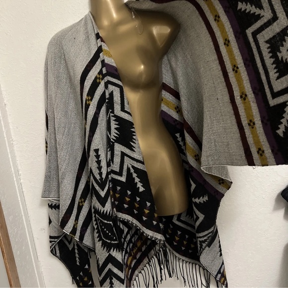 Woven Heart Kimono Gray  with Aztec Print  Size M/L - Picture 4 of 4